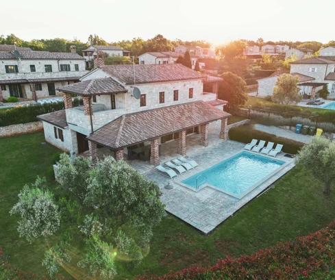 Istrien, Umgebung von Poreč: Rustikale Steinvilla mit Pool