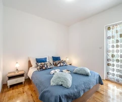 Tengerparti ház apartmanokkal eladó Milnában Horvátországban