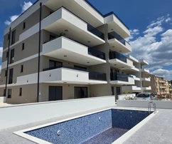 Okrug, appartement 2 chambres 63 m², immeuble neuf avec piscine, rez-de-chaussée