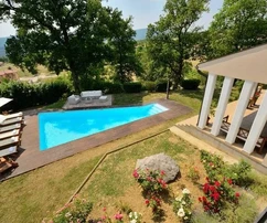 <p>Fedezze fel a nyugalmat Buzetben, Isztriában: Kivételes villa medencével a természet ölelésében</p>