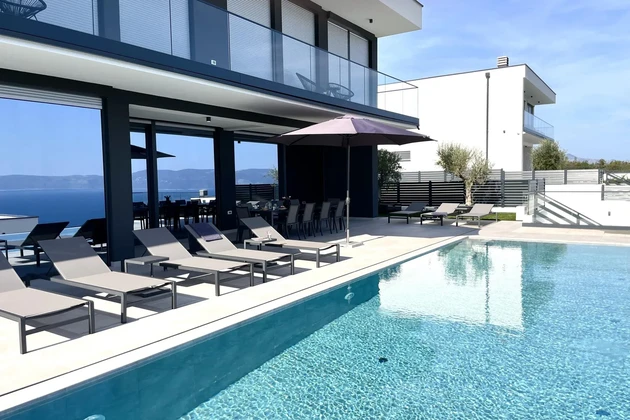 Raša, Crni – Exklusive Villa mit Pool und Panoramablick aufs Meer zu verkaufen in Kroatien
