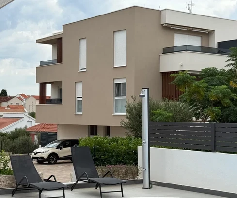 Vodice – bútorozott két hálószobás lakás Vodice központjához közel