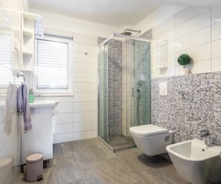 Dom na sprzedaż na wyspie Čiovo w miejscowości Slatine, położony blisko morza w Chorwacji