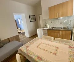 Casa independiente en venta justo en primera línea de mar en Cres, Croacia