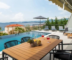 Podstrana, Mutogras, villa de luxe de 340 m2 avec jardin de 392 m2 et piscine