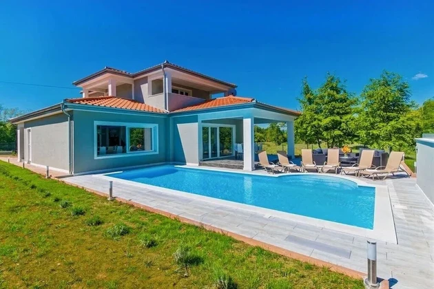 Isztria, Labin, Modern villa medencével egy nyugodt faluban