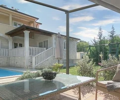 Istria, zona de Poreč, espaciosa villa con vistas panorámicas en venta
