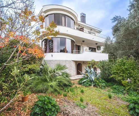 Maison à vendre avec vue panoramique sur la mer de Krk en Croatie