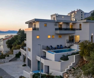 Vila s bazenom na prodaju Podgora