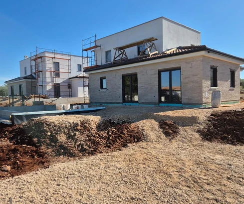 Maison individuelle avec piscine à vendre près de Poreč en Croatie