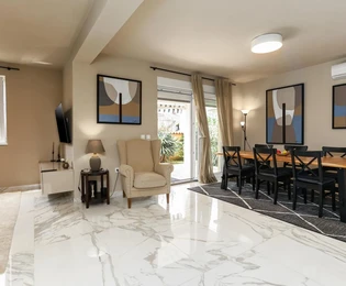 Fažana, Valbandon, Designer-Dreizimmerwohnung mit Garten