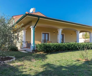 Vila s bazenom na prodaju u Vodnjanu