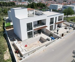 Vodice - Dvojdomek S1 s bazénem a střešní terasou