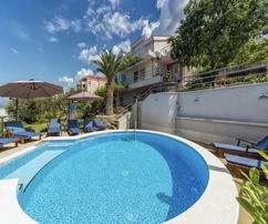 Casa con vista mare e giardino a Makarska