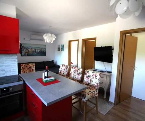 Island life awaits: charming 2BR holiday apartment on Vir