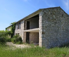 Tenuta in pietra in vendita vicino a Rovigno in Croazia