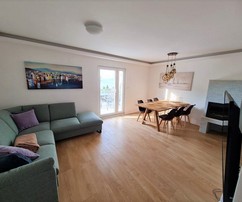 Priestranný dom na ostrove Brač s nádherným výhľadom na more a veľkým pozemkom