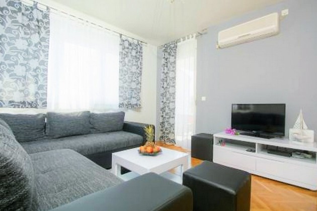 Encantador apartamento de 2 dormitorios en Čiovo con balcón
