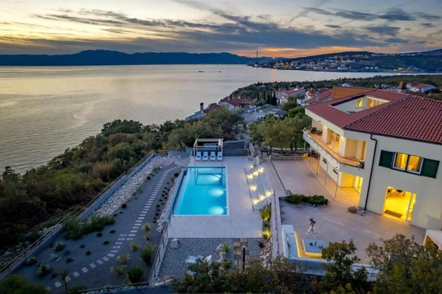 Exklusive Villa direkt am Meer in Kraljevica zu verkaufen in Kroatien
