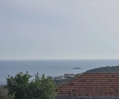 Marina, Vinišće, stavební pozemek 1006 m2, výhled na moře, ideální pro vilu
