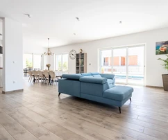 Vila na predaj s bazénom a fitnescentrom v Kašteloch v Chorvátsku