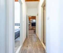 Villa de piedra con piscina en venta en Rogoznica, Croacia