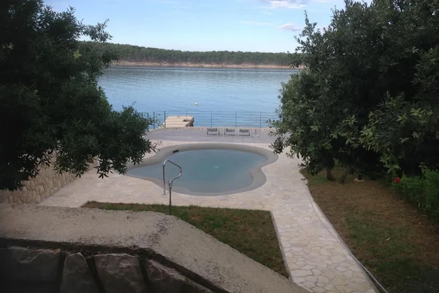 Úžasná vila pri mori na ostrove Rab