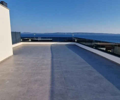 Čiovo, Okrug Gornji, kétszobás lakás 73 m2 + tetőterasz 74 m2, új építésű