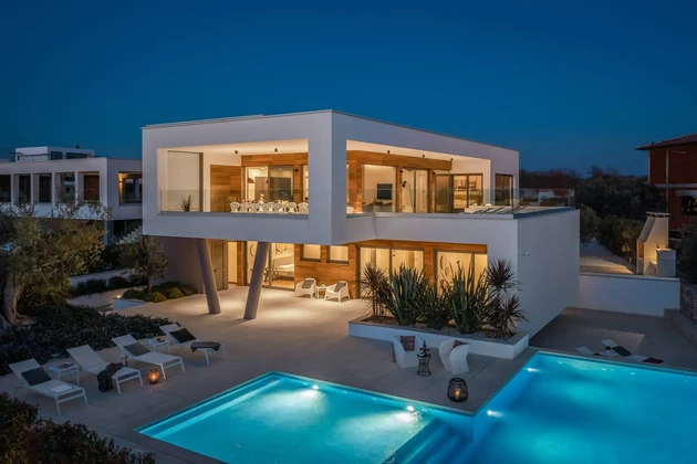 Luxusní vila s bazénem na prodej ve Vodnjanu v Chorvatsku
