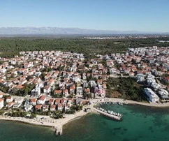 Terreno edificabile in vendita a Diklovac, ideale per due edifici residenziali