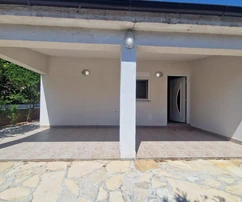 Vir, casa con due appartamenti, 6 camere da letto e un grande giardino privato