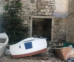 Casa in pietra in vendita sul lungomare di Komiža in Croazia