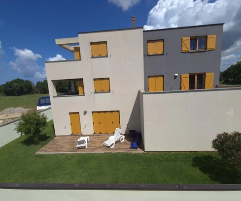 Casa de apartamentos independiente en venta en Fažana, Croacia