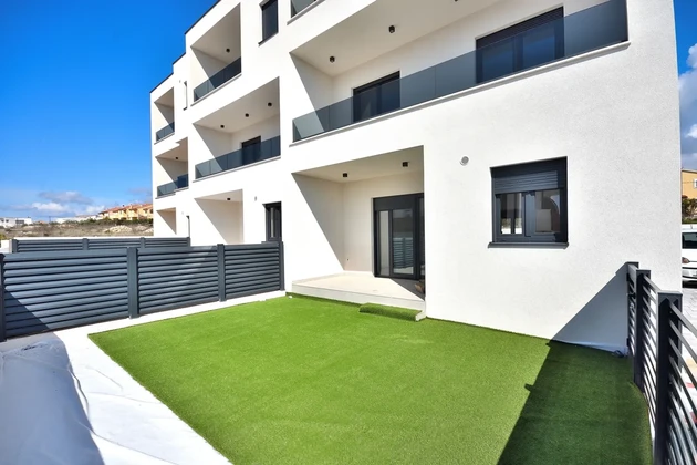 Vodice - S4 two-story apartment with garden, 3 bedrooms + dining room, 115.42 m2