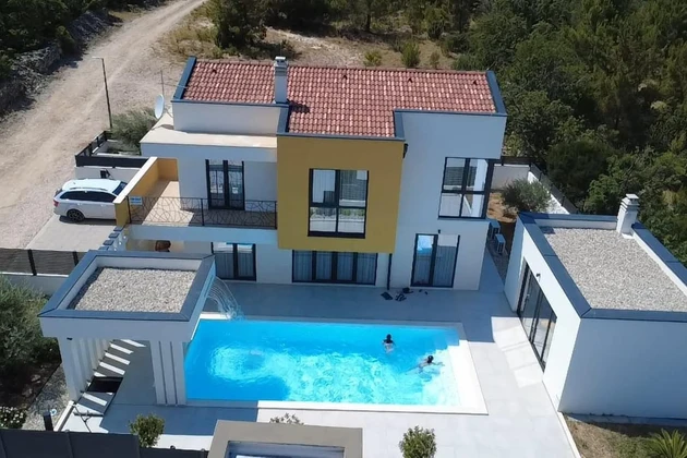 Luxusní vila k prodeji v klidné části Pridrage v Chorvatsku