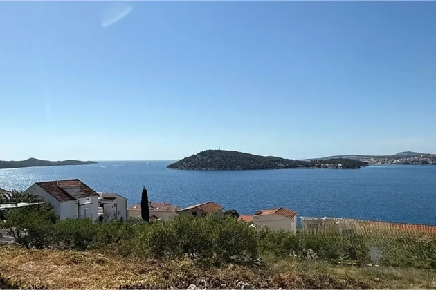 Rogoznica, Ražanj, építési telek 1400 m2, 150 m-re a tengertől és a strandtól