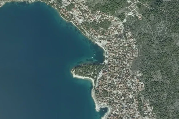 Trogir, Saldun, terrain constructible 3691 m2, vue sur la mer
