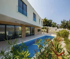 Nueva villa moderna en Ciovo, cerca del mar