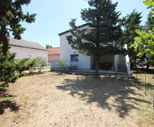 Detached house with spacious garden