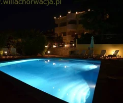 Продается просторное здание недалеко от моря в Медулине, Хорватия.