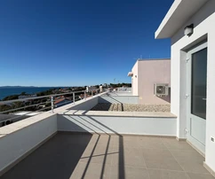 Zadar, Petrčane - Viacúrovňová rezidencia so strešnou terasou a otvoreným výhľadom na more