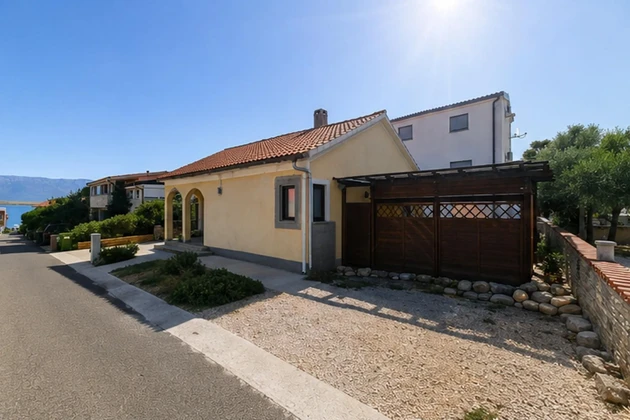Vir, casa indipendente con garage e giardino mediterraneo, a soli 120 m dal mare