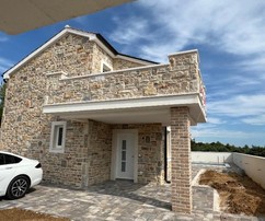 Новая каменная вилла с бассейном на продажу во Врши в Хорватии