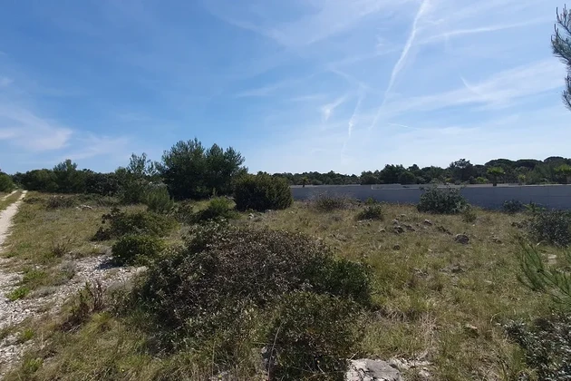 Zemljište 800 m², potrebna izrada UPU plana