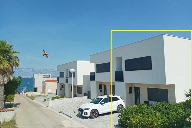 Vir - Appartement duplex attrayant avec 3 chambres et vue sur la mer