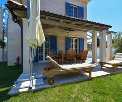 Kő villa Murteren