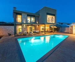 Isztria, Umag: Modern, dizájnos otthon medencével