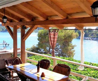 Steinhaus auf Čiovo mit privatem Bootsanleger und herrlichem Meerblick