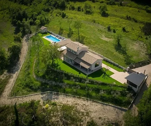 Isztria, Grožnjan, Elzárt luxusvilla panorámás kilátással