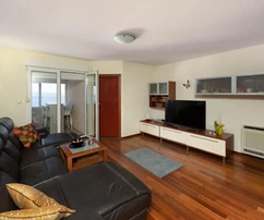 Split, Žnjan, trojizbový byt 136 m2 s výhľadom na more a garážou 30 m2